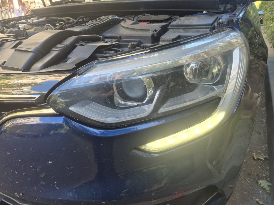 Far stânga Renault Megane 4 – Valeo 260606911R / 90089405 – H7 Original Renault