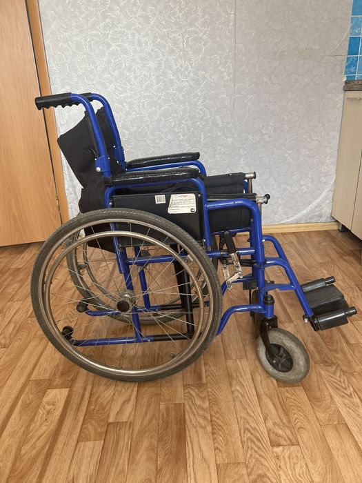 Продаю инвалидную кресло коляску