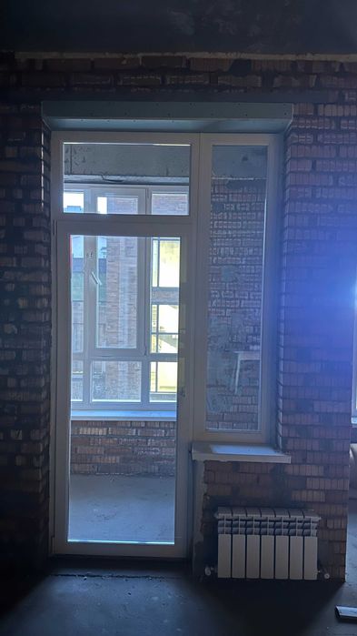 Продам пластиковую дверь новая