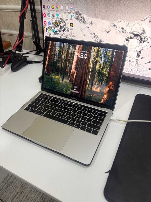 Продам MacBook Pro 13 (2018)