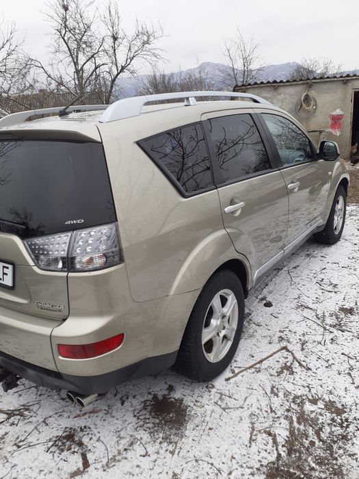 Vând Mitsubishi Outlander
