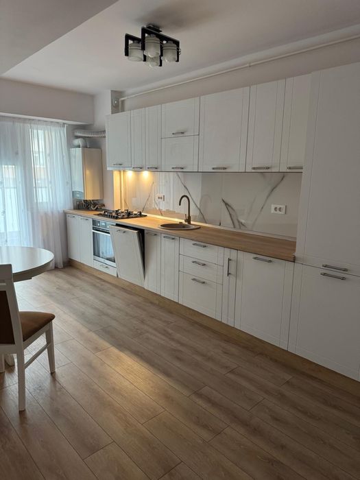 Persoana fizica inchiriez garsoniera spatioasa in complexul Fiald.