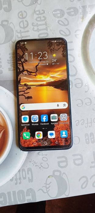 Huwaei p smart z sotiladi srochna aybi ekrani burchagi qora tochka bor