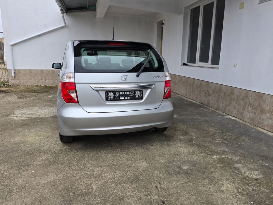 Honda  6 мест fr-v в добро сьстояние