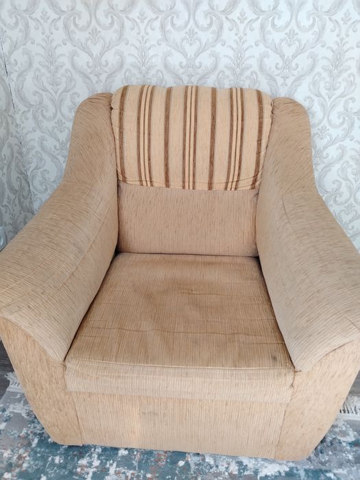 Продам кресло и диван б/у.