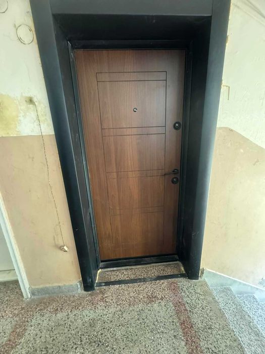 Продава се Тристаен апартамент в Търговище, Център - 78 кв.м за 915 €/кв.м - Снимка #9