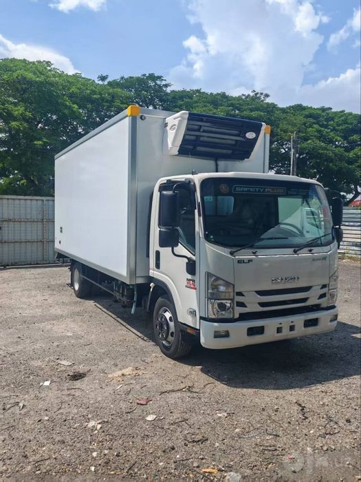 Isuzu samosval avtomobil