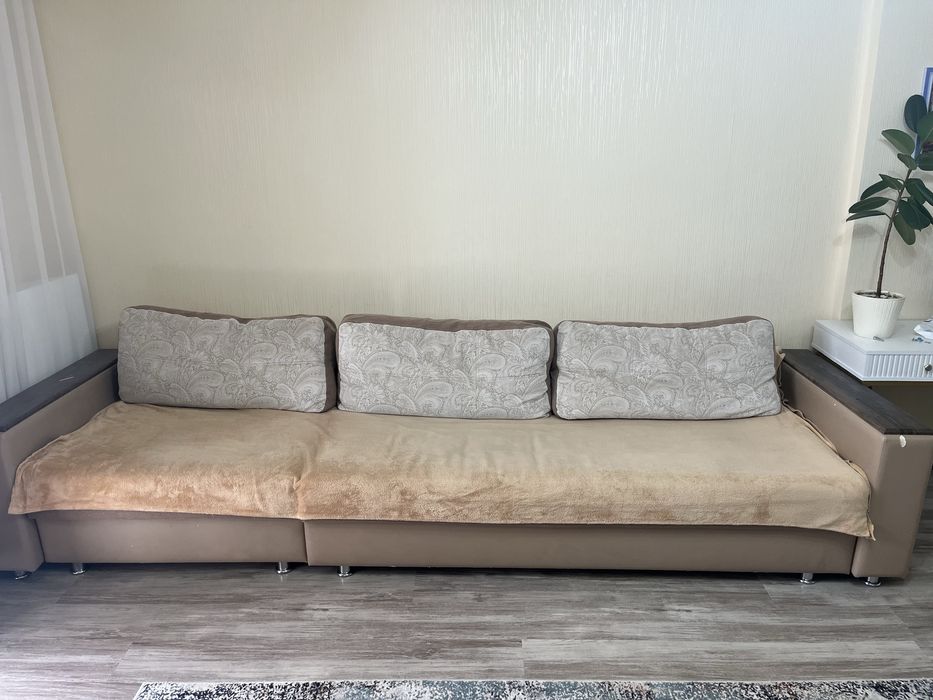 Диван с буфиком даром