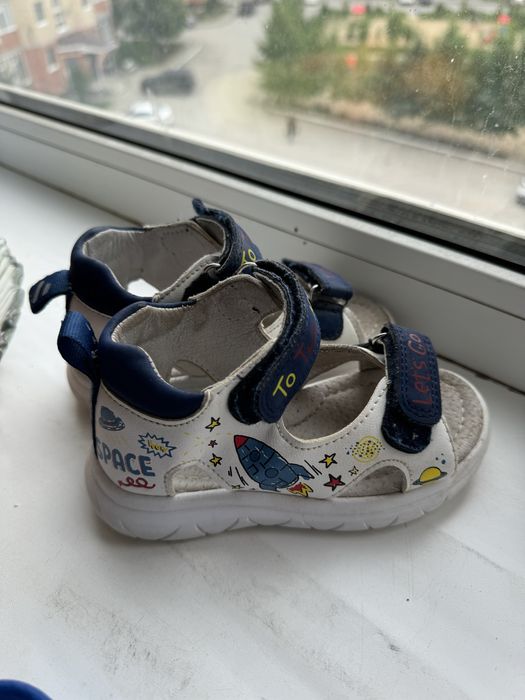 Продам детскую обувь