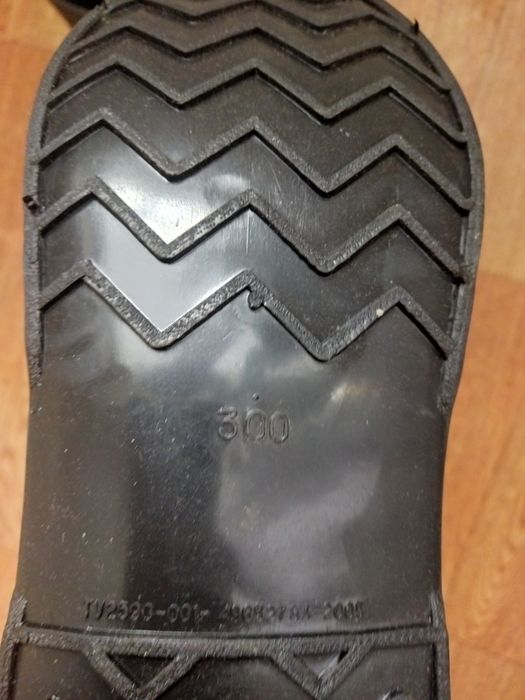 Новые галоши черные