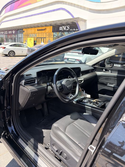 Kia K5 qora rang