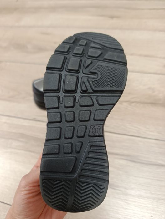 Продам туфли для девочки