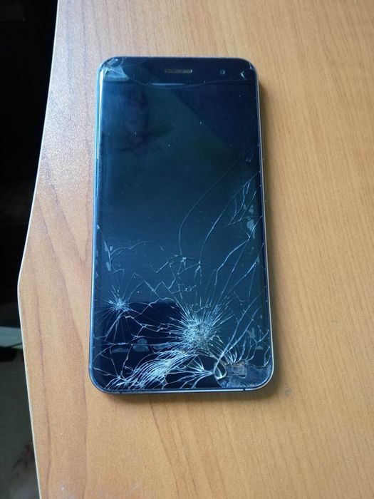 Телефон Asus ZenFone