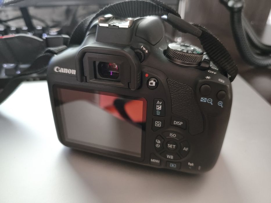 Фотоаппарат Canon 2000d