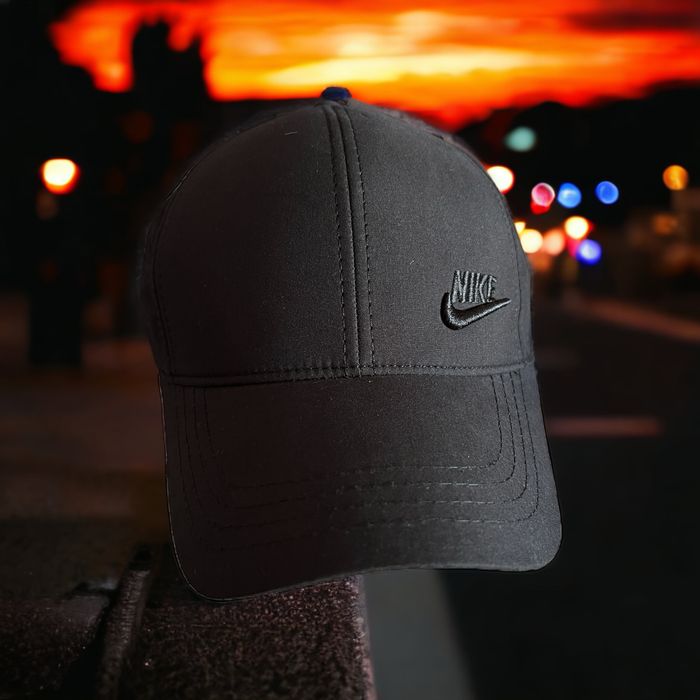 Nike лятна шапка с козирка и бродирано лого от мека и приятна материя