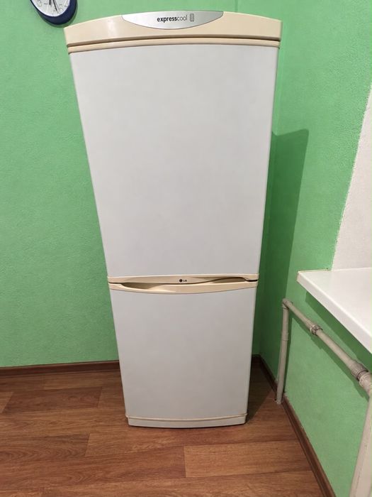 Холодильник LG белый