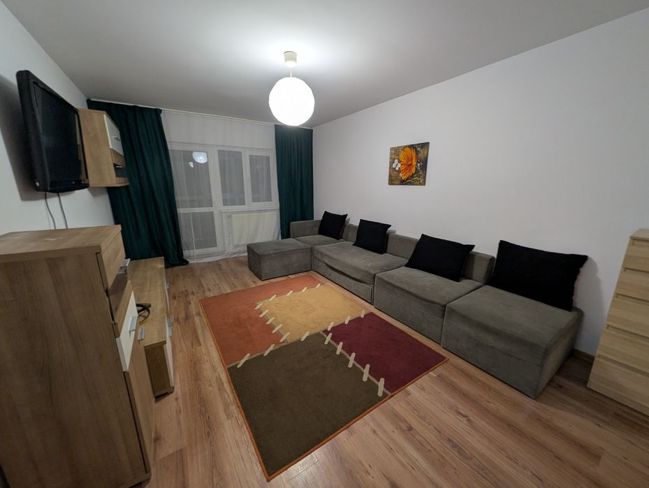Proprietar închiriez apartament 3 camere langa mall
