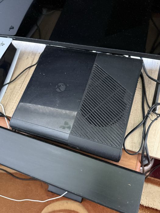 Xbox 360 E modat 1TB GTA 5, FIFA, etc.