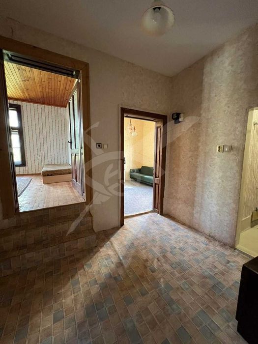 Продава се Двустаен апартамент в Варна, ЖП Гара - 60 кв.м за 1250 €/кв.м - Снимка #2