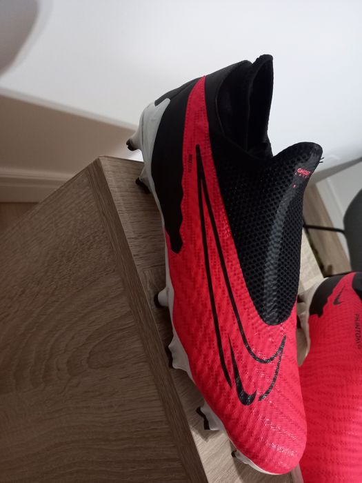 Vând Ghete nike fotbal