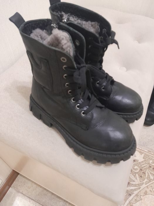 Продам детские зимние сапоги