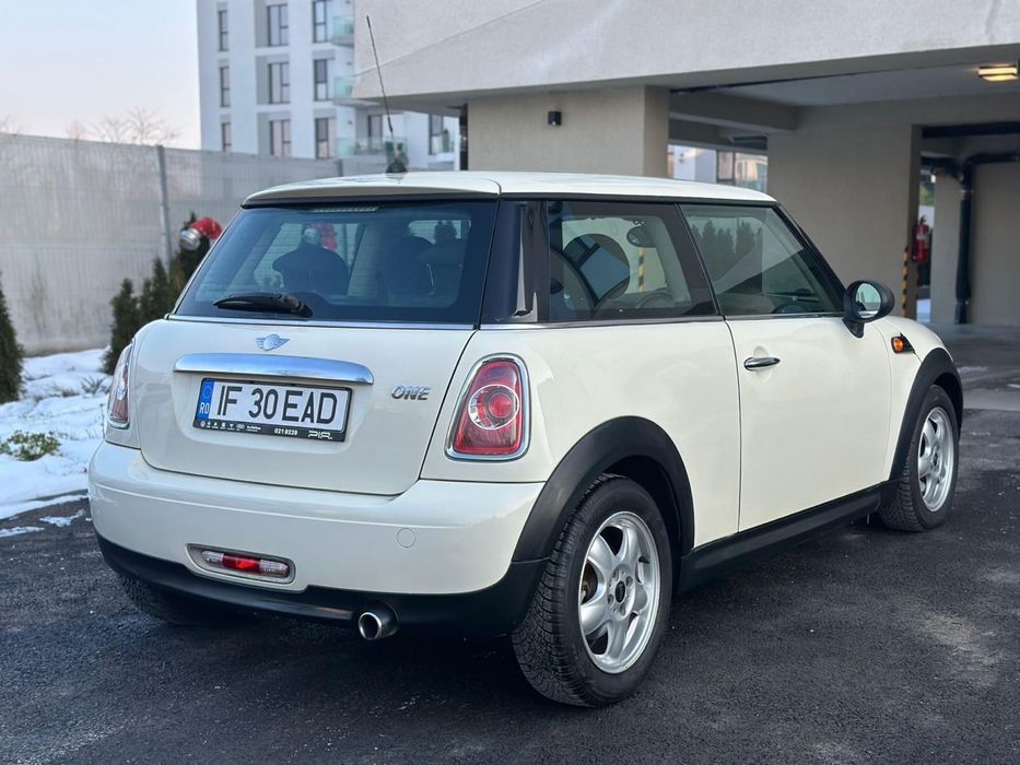 Mini Cooper One 2011 1.6 L benzina automat km reali stare impecabila