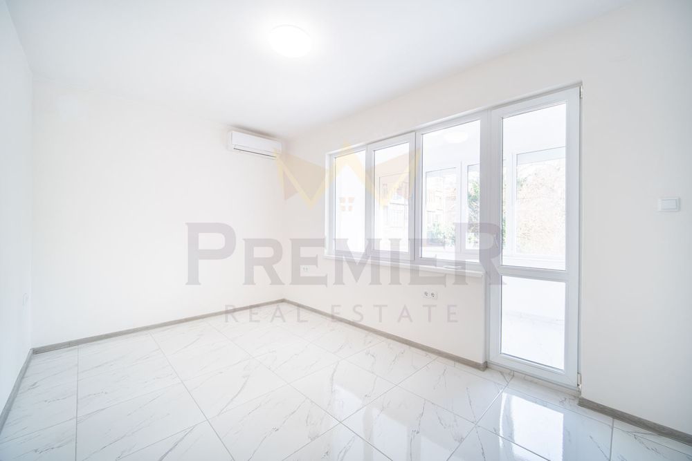 Продава се Тристаен апартамент в Варна, Център - 86 кв.м за 1928 €/кв.м - Снимка #11