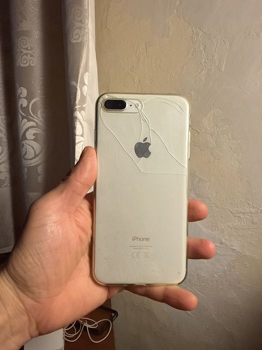 Vand iphone 8 plus alb neverlock de 64 de gb