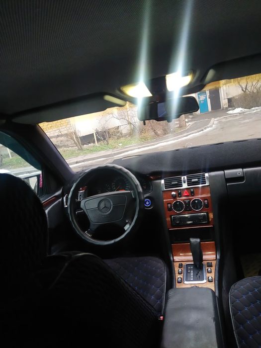 Продаем мерс 280 газ бензин. Торг будет