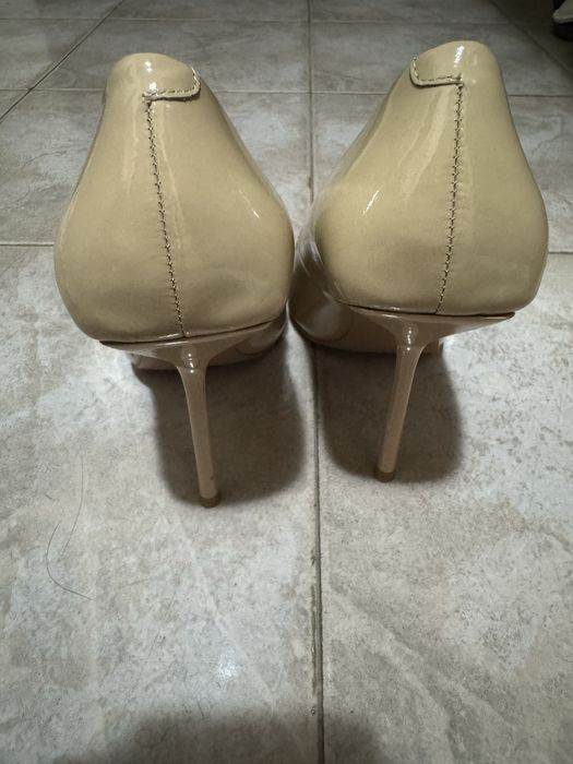 Лачени токчета Eva Minge / телесен цвят