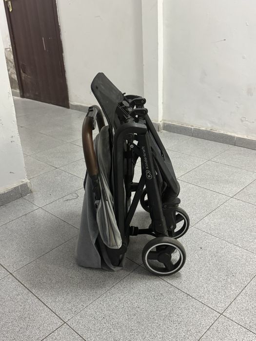 Коляска легкая продам