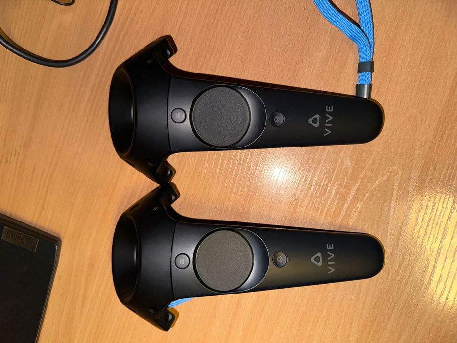 VR очки с джойстиками
