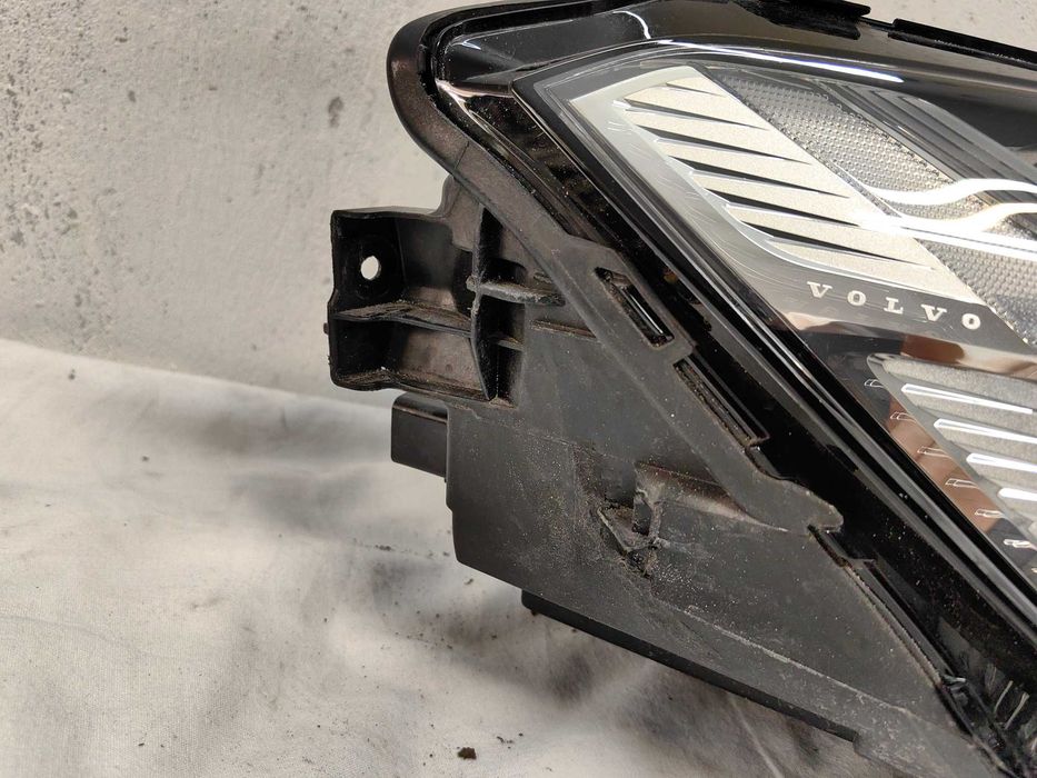 Оригинални  фарове  Волво XC60  Volvo XC60  Led MID
