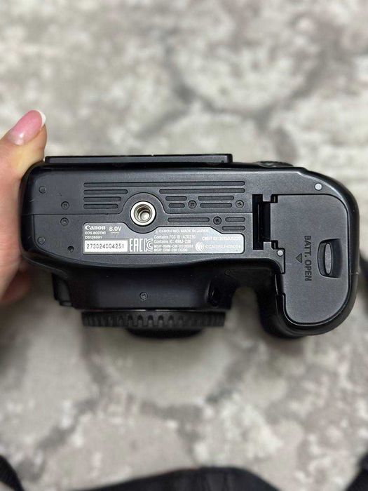 Canon 80D Body фотоаппарат ( куплен в официальном магазине)