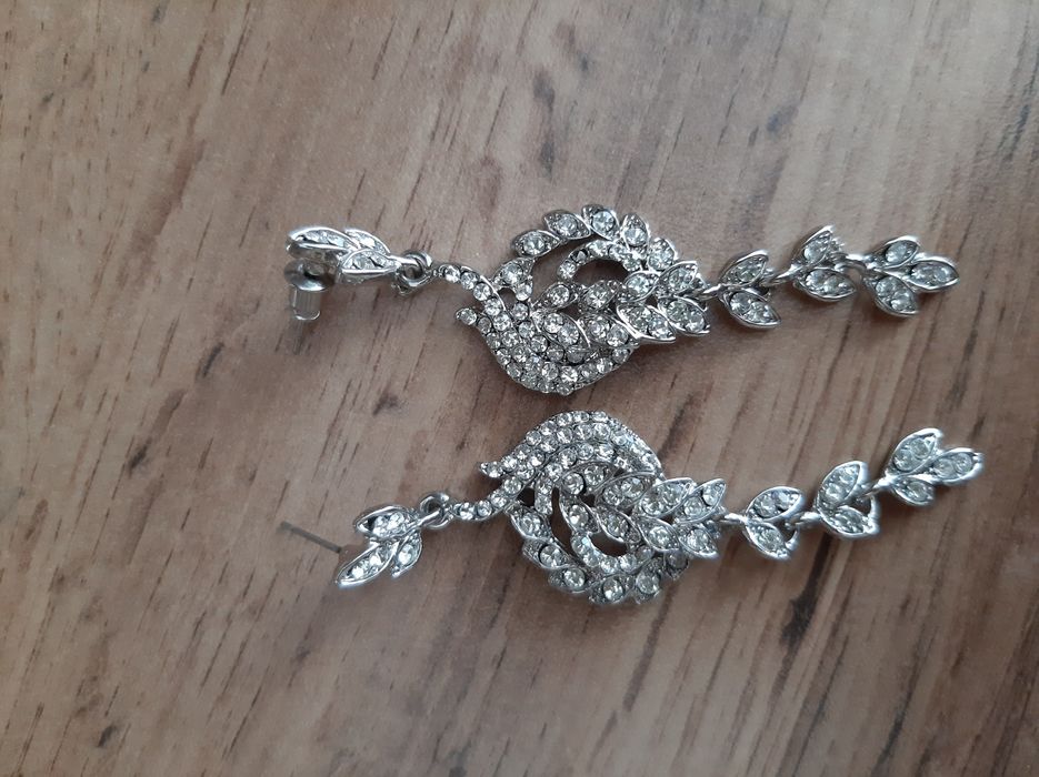 Продам серьги с камнями