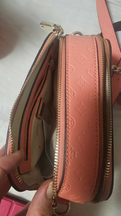 Чантичка и колан на guess