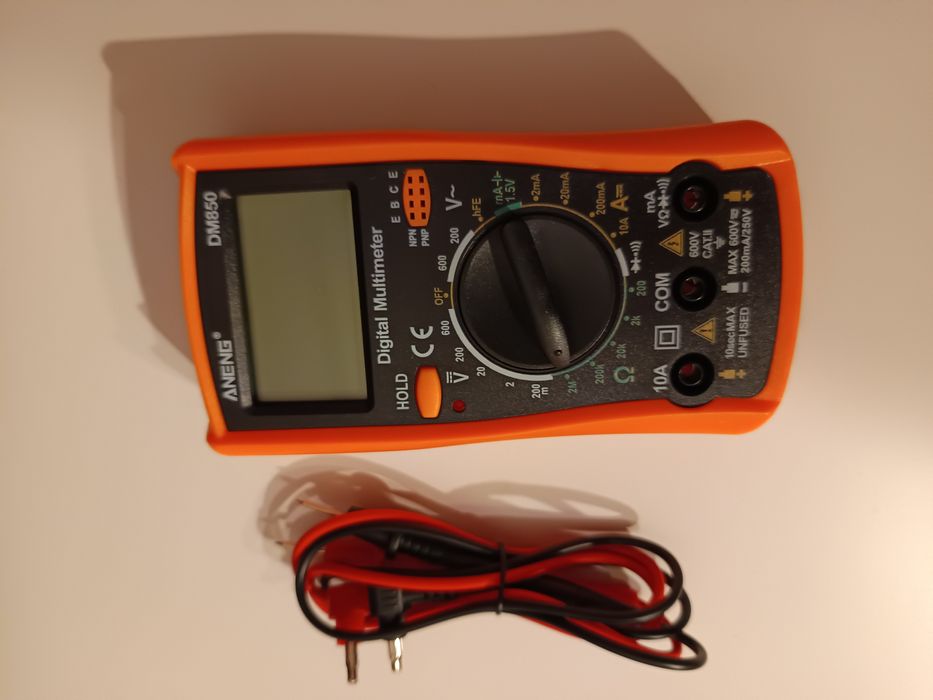 Multimetru digital