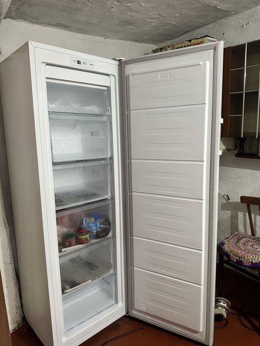 Продам морозильник