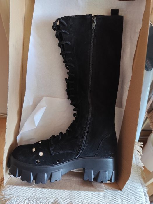 Cizme perforate din piele intoarsa naturala