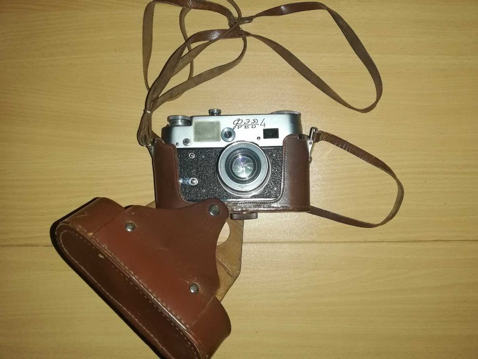 Механичен руски фотоапарат ФЕД-4