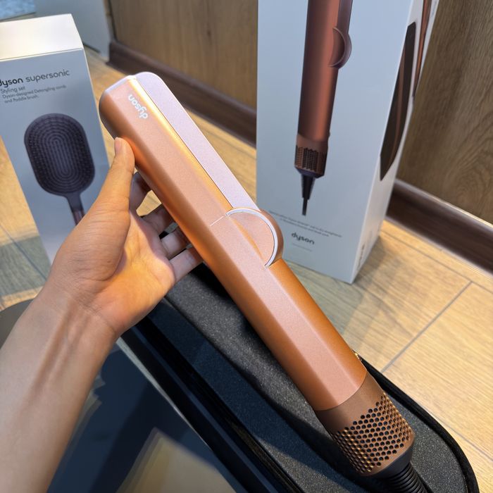 Продаю новый Дайсон airstrait