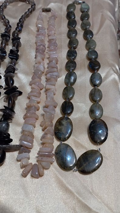 Бусы из натуральных камней