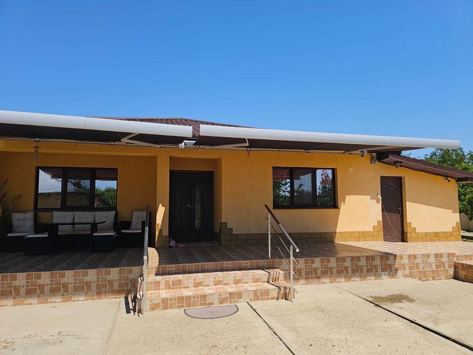 Vând casă + mașină comuna Oancea/ schimb cu apartament în județul Galați!Teren de 1900m2