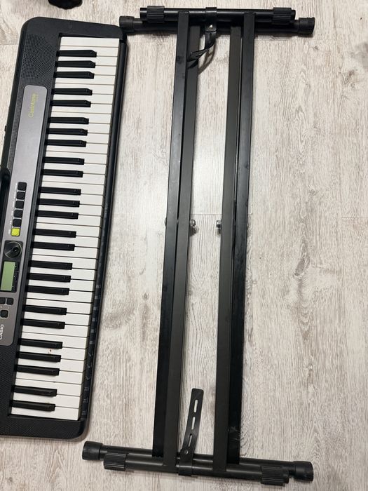 Продам синтезатор Casio Casiotone LK-S250