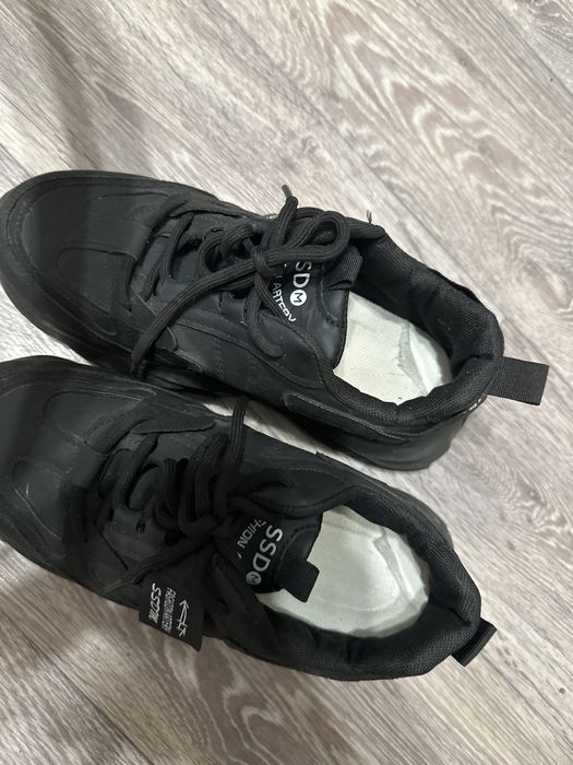 Отдам даром кроссовки