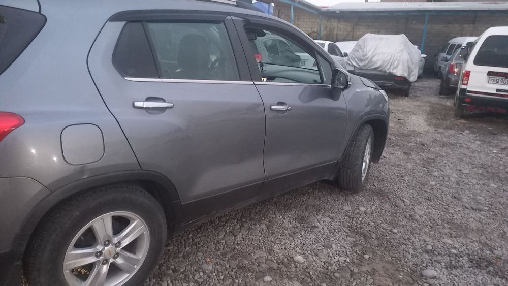 Tracker 1 srochna sotiladi