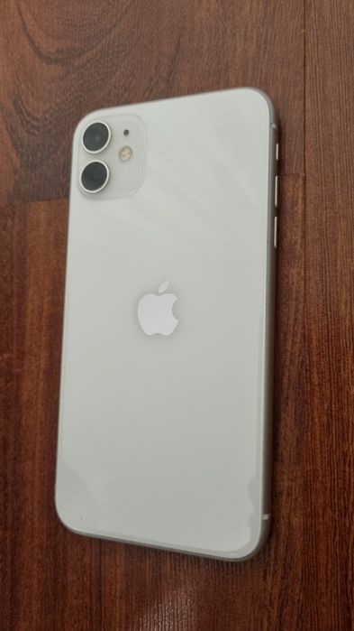iPhone 11  белый  , 64GB  .