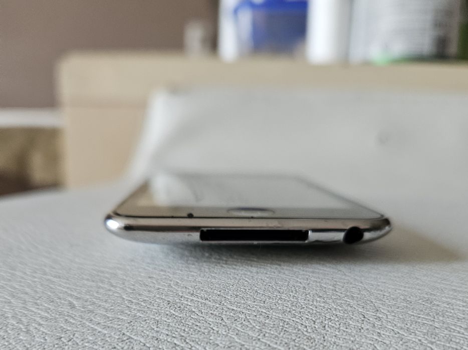 Продавам   ipod  8GB за части