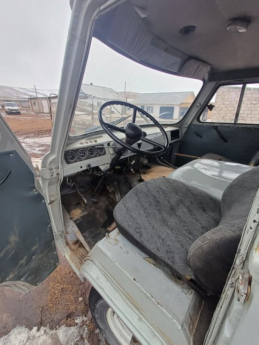 Продам уаз бортовой