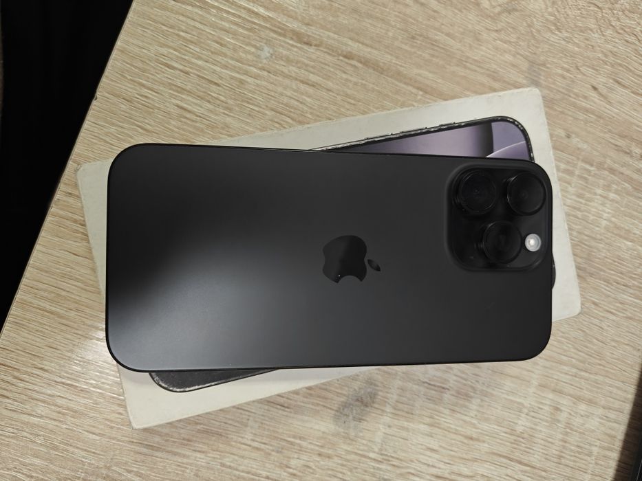 Продам Iphone 16 pro max